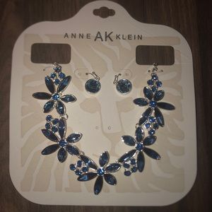 Anne Klein blue floral necklace w matching earring